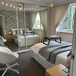 Fairy Dell 24-7 Check In, Cozy Lockable Rooms, Tv, Tea Tray With Choccies, Free Wifi And Parking, Coa, Are Welcome 브래드퍼드