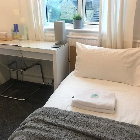 Fairy Dell Guesthouse, With Cozy Lockable Rooms, Tv, Tea Tray With Choccies, Free Wifi And Parking, 24hr Check In, Coa, Are Welcome * בראדפורד