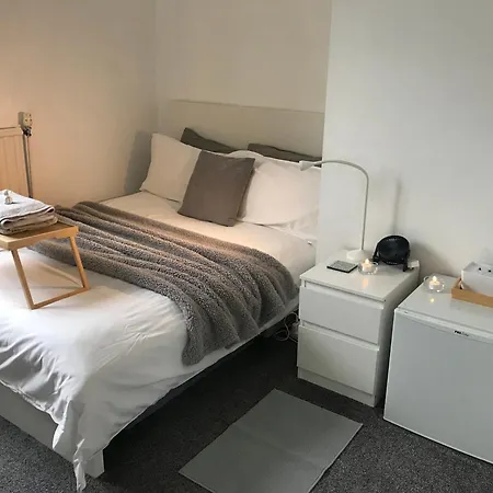 Homestay Fairy Dell Guesthouse, With Cozy Lockable Rooms, Tv, Tea Tray With Choccies, Free Wifi And Parking, 24hr Check In, Coa, Are Welcome Bradford (West Yorkshire)