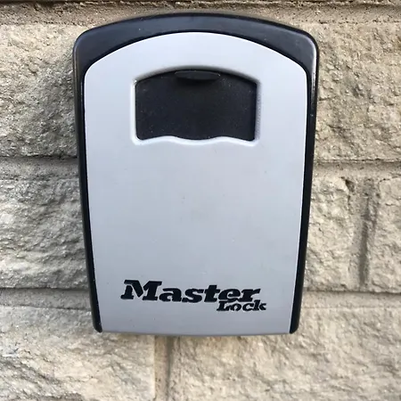 Fairy Dell - 247 Check In Boutique With Cozy Lockable Rooms, Tv, Tea Tray With Choccies, Free Wifi And Parking, Coa, Are Welcome