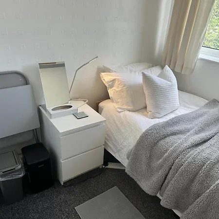 בית אירוח Fairy Dell Guesthouse, With Cozy Lockable Rooms, Tv, Tea Tray With Choccies, Free Wifi And Parking, 24hr Check In, Coa, Are Welcome