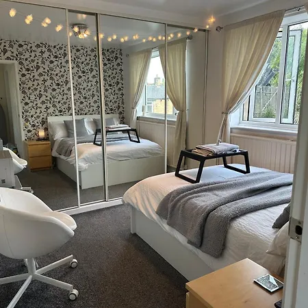 Fairy Dell 24-7 Check In, Cozy Lockable Rooms, Tv, Tea Tray With Choccies, Free Wifi And Parking, Coa, Are Welcome Bradford (West Yorkshire)