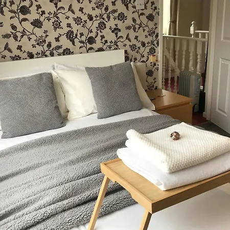 Homestay Fairy Dell Guesthouse, With Cozy Lockable Rooms, Tv, Tea Tray With Choccies, Free Wifi And Parking, 24hr Check In, Coa, Are Welcome