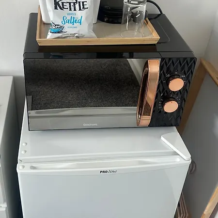 Fairy Dell - 247 Check In Boutique With Cozy Lockable Rooms, Tv, Tea Tray With Choccies, Free Wifi And Parking, Coa, Are Welcome *