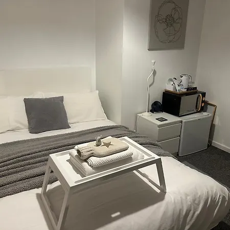 Kwatera prywatna Fairy Dell - 247 Check In Boutique With Cozy Lockable Rooms, Tv, Tea Tray With Choccies, Free Wifi And Parking, Coa, Are Welcome *