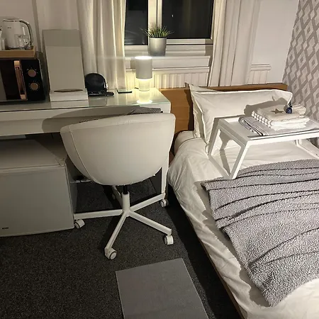 Fairy Dell - 247 Check In Boutique With Cozy Lockable Rooms, Tv, Tea Tray With Choccies, Free Wifi And Parking, Coa, Are Welcome * 브래드퍼드