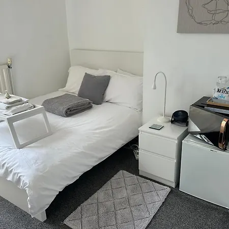 Habitación en casa particular Fairy Dell 24-7 Check In, Cozy Lockable Rooms, Tv, Tea Tray With Choccies, Cooling Fans, Free Wifi And Parking, Coa, Are Welcome *