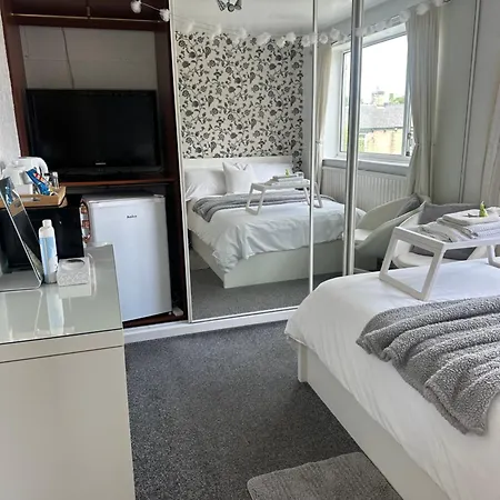 Habitación en casa particular Fairy Dell 24-7 Check In, Cozy Lockable Rooms, Tv, Tea Tray With Choccies, Cooling Fans, Free Wifi And Parking, Coa, Are Welcome Bradford (West Yorkshire)