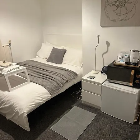 Fairy Dell 24-7 Check In, Cozy Lockable Rooms, Tv, Tea Tray With Choccies, Kitchenette, Fans, Free Wifi And Parking, Coa, Are Welcome Брадфорд