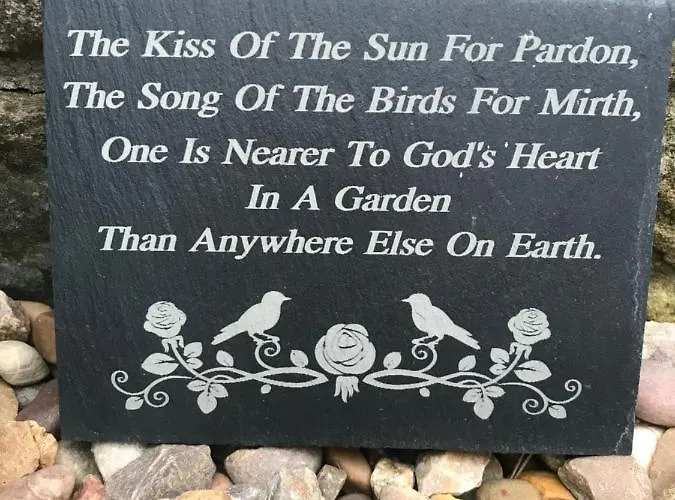 Fairy Dell 24-7 Check In, Cozy Lockable Rooms, Tv, Tea Tray With Choccies, Free Wifi And Parking, Coa, Are Welcome Habitación en casa particular Bradford (West Yorkshire)