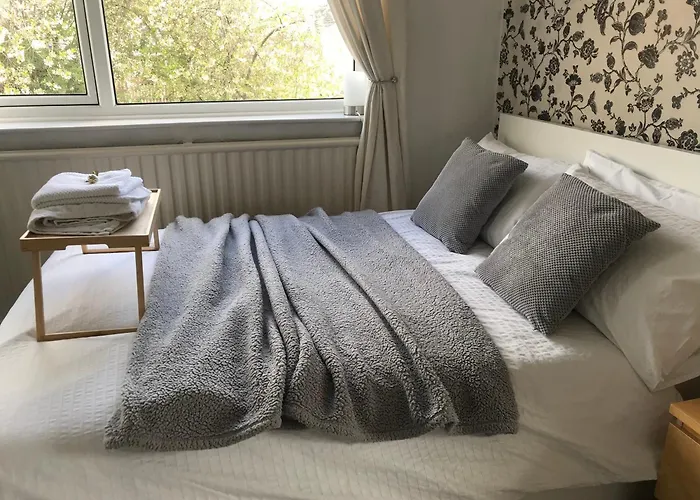 Fairy Dell 24-7 Check In, Cozy Lockable Rooms, Tv, Tea Tray With Choccies, Free Wifi And Parking, Coa, Are Welcome * Bradford (West Yorkshire)