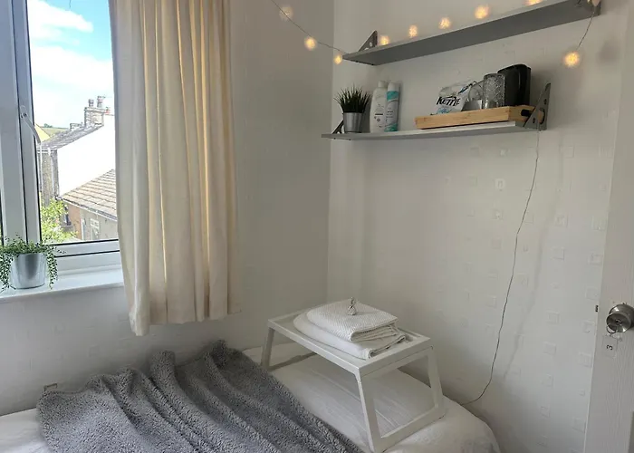 Fairy Dell 24-7 Check In, Cozy Lockable Rooms, Tv, Tea Tray With Choccies, Free Wifi And Parking, Coa, Are Welcome Séjour chez l'habitant Bradford (West Yorkshire)