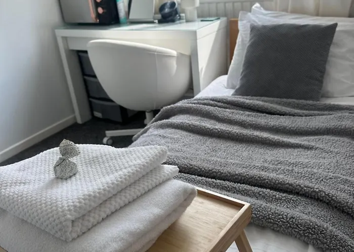 Fairy Dell 24-7 Check In, Cozy Lockable Rooms, Tv, Tea Tray With Choccies, Free Wifi And Parking, Coa, Are Welcome 브래드퍼드