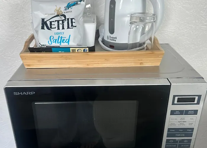 Fairy Dell 24-7 Check In, Cozy Lockable Rooms, Tv, Tea Tray With Choccies, Free Wifi And Parking, Coa, Are Welcome Habitación en casa particular Bradford (West Yorkshire)