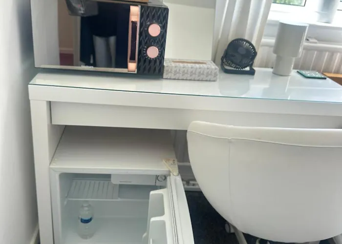 홈스테이 Fairy Dell 24-7 Check In, Cozy Lockable Rooms, Tv, Tea Tray With Choccies, Free Wifi And Parking, Coa, Are Welcome *