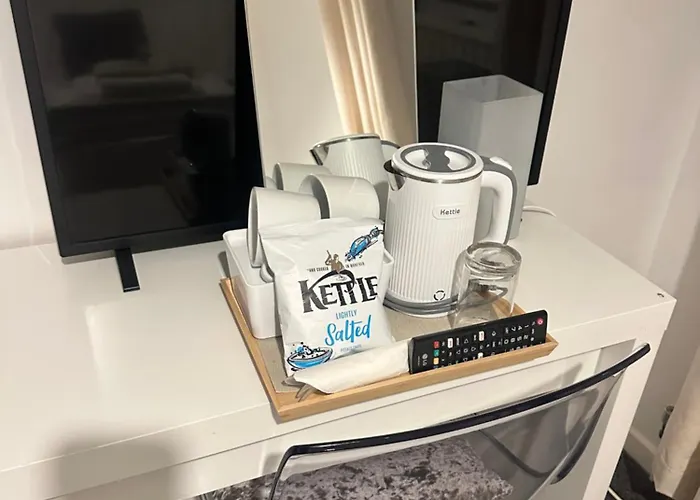 홈스테이 Fairy Dell 24-7 Check In, Cozy Lockable Rooms, Tv, Tea Tray With Choccies, Free Wifi And Parking, Coa, Are Welcome 브래드퍼드