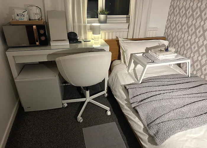 Fairy Dell 24-7 Check In, Cozy Lockable Rooms, Tv, Tea Tray With Choccies, Free Wifi And Parking, Coa, Are Welcome * 브래드퍼드