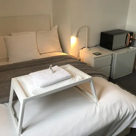 Fairy Dell - 247 Check In Boutique With Cozy Lockable Rooms, Tv, Tea Tray With Choccies, Free Wifi And Parking, Coa, Are Welcome *